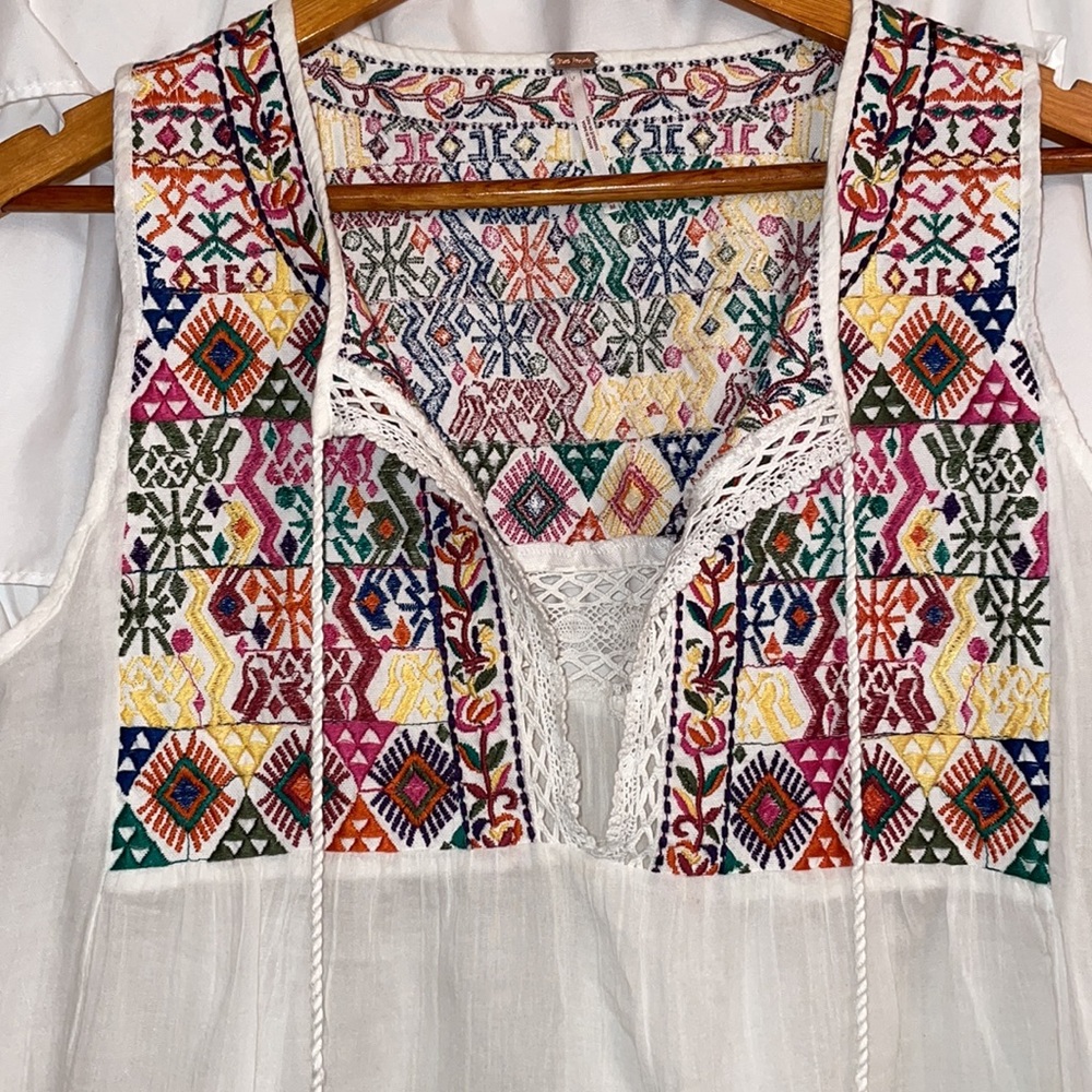 Embroidered Sleeveless Top - White - Picture 6 of 8